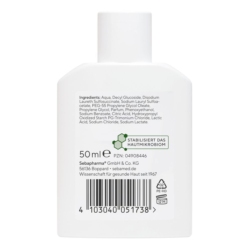 Dos d'un flacon de shampooing sebamed® blanc. Contient des ingrédients et des informations sur la stabilisation du microbiome cutané.