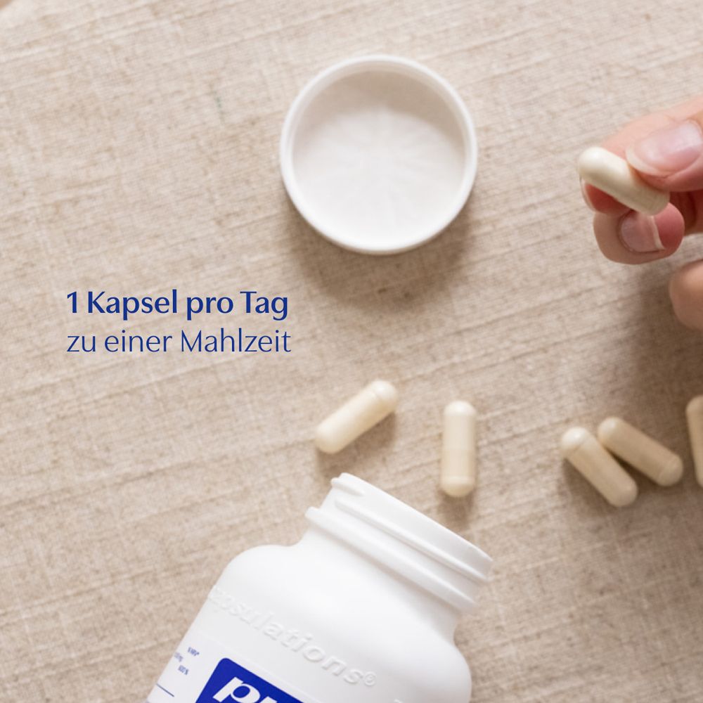 Offene Flasche mit Kapseln. Eine Hand nimmt eine Kapsel. Text: 1 Kapsel pro Tag zu einer Mahlzeit.