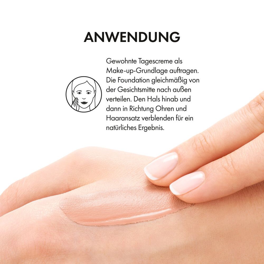 Hand mit Foundation-Auftrag. Text: Anwendung. Foundation gleichmäßig auftragen. Natürliches Ergebnis.