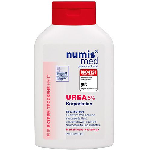 Weiße Flasche mit rotem Deckel. Aufschrift: numis med UREA 5% Körperlotion. ÖKO-TEST Siegel.