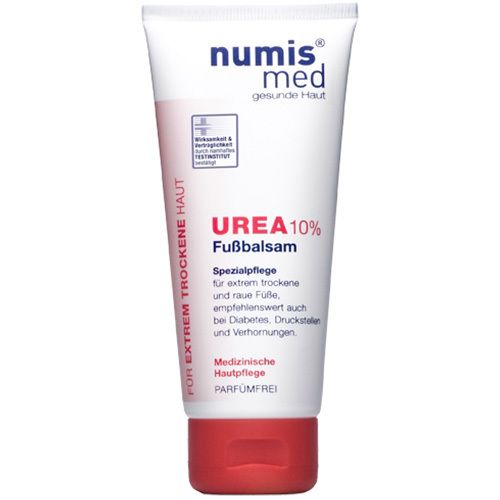 Tube blanche à bouchon rouge. Inscription: numis med, UREA 10% Fußbalsam. Pour peaux très sèches.