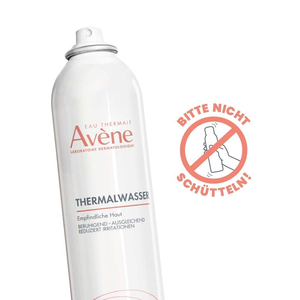 Flacon blanc Avène Thermalwasser Spray. Texte: Ne pas agiter ! Panneau d'interdiction rouge.