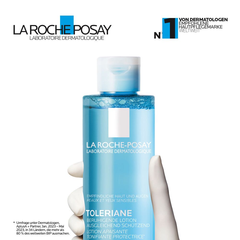 La Roche-Posay Toleriane lotion apaisante. Flacon dans la main. Texte: Recommandé par les dermatologues, marque de soin n°1.