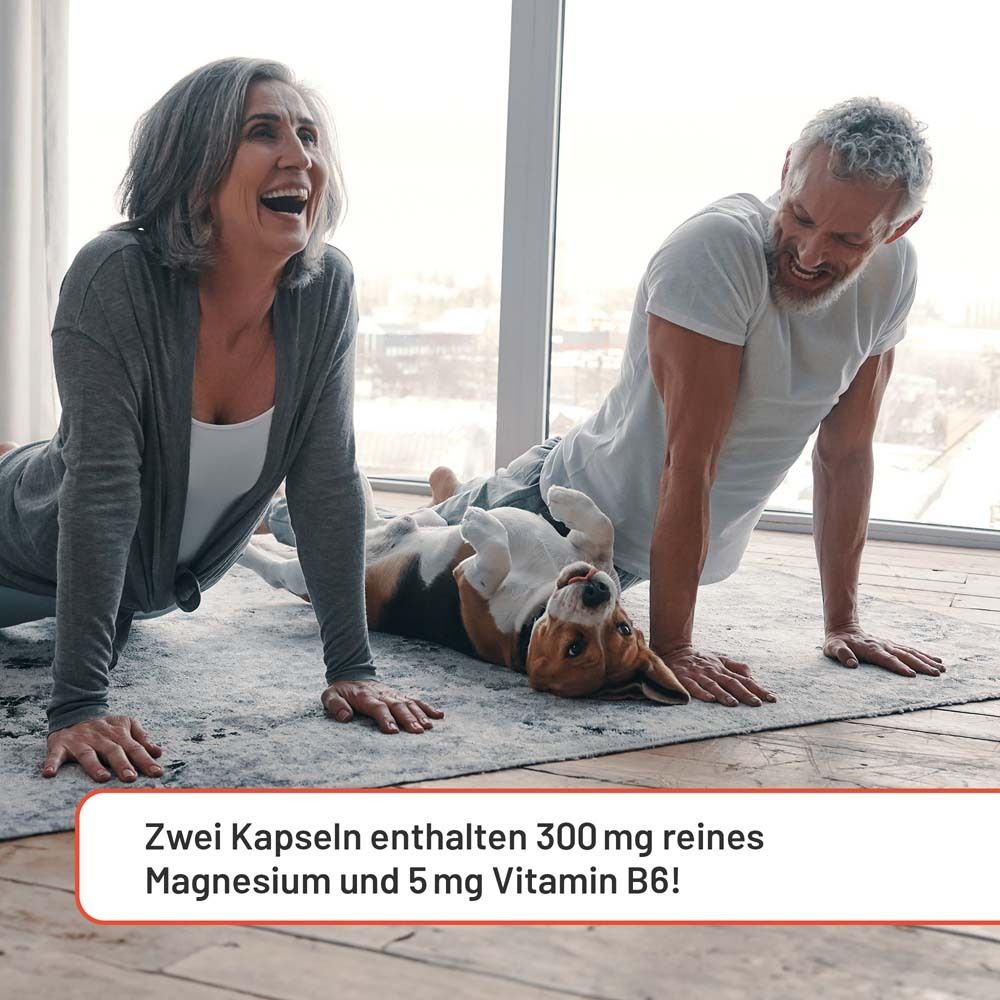Älteres Paar beim Training. Text: Zwei Kapseln enthalten 300 mg reines Magnesium und 5 mg Vitamin B6!