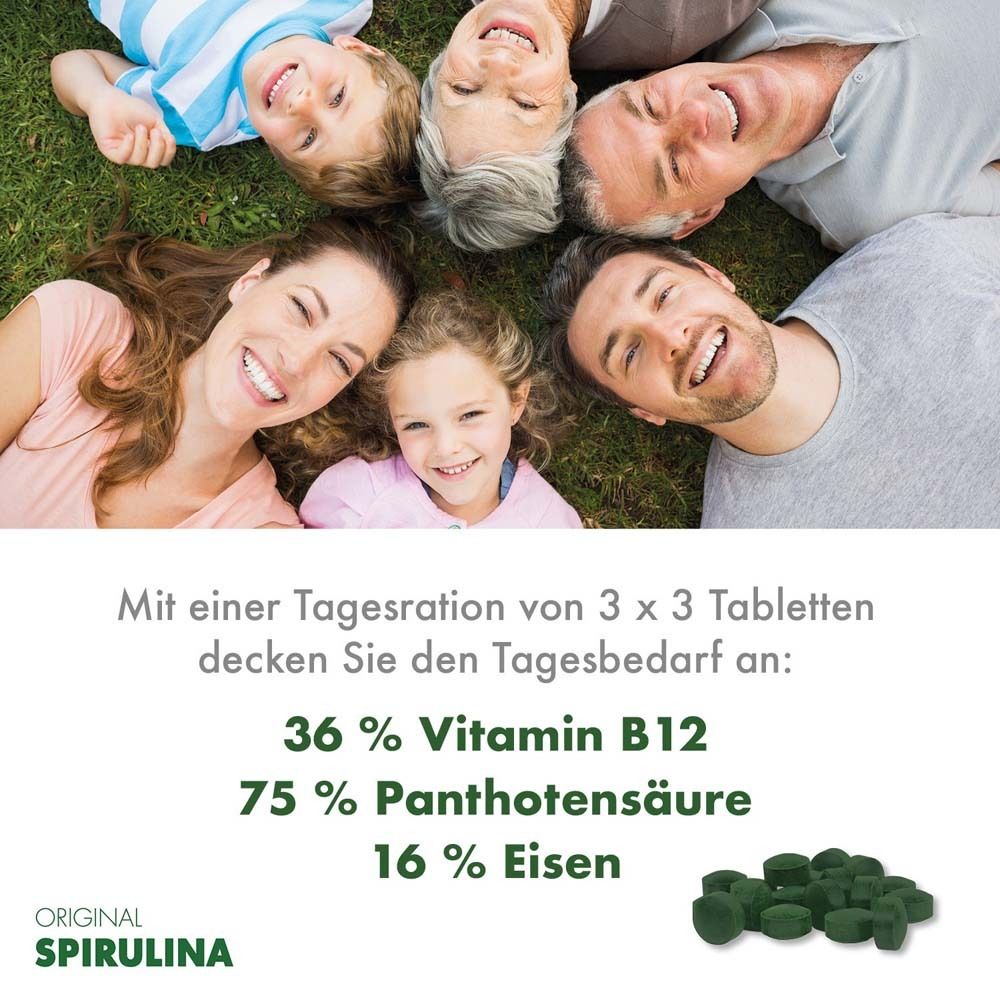 Personnes allongées dans l'herbe. Texte : 36% vitamine B12, 75% acide pantothénique, 16% fer. "ORIGINAL SPIRULINA".