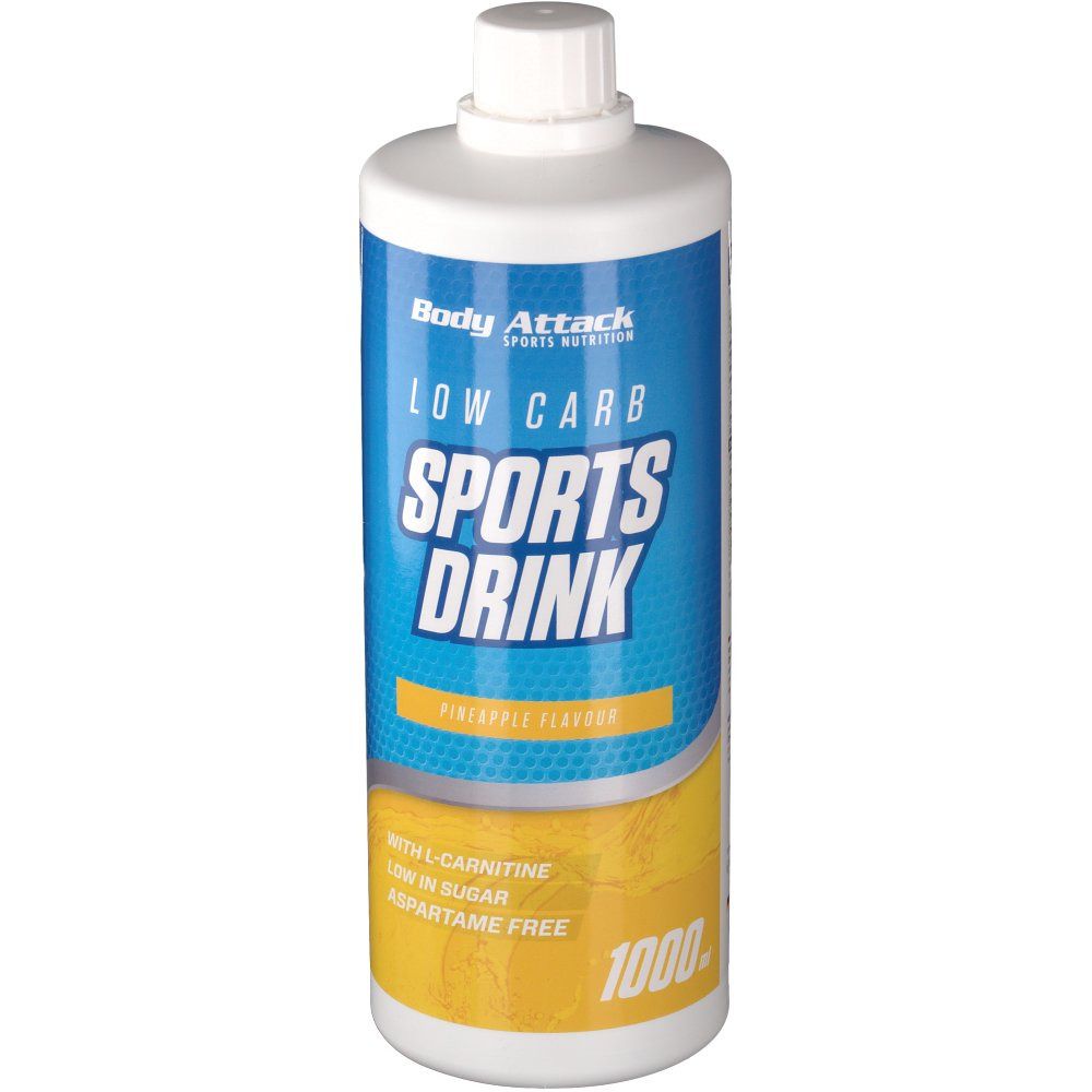 Weiße Flasche mit blau-gelbem Etikett. Aufschrift: Low Carb Sports Drink, Ananas-Geschmack. Mit L-Carnitin, zuckerarm, aspartamfrei.