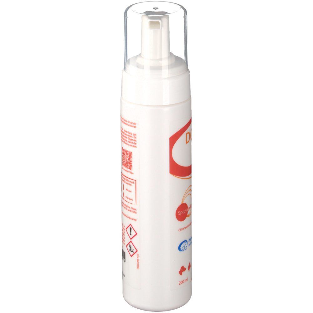 Weiße Flasche, Seitenansicht. Roter Text und Designelemente. Klare Kappe. Produktname und Logo.