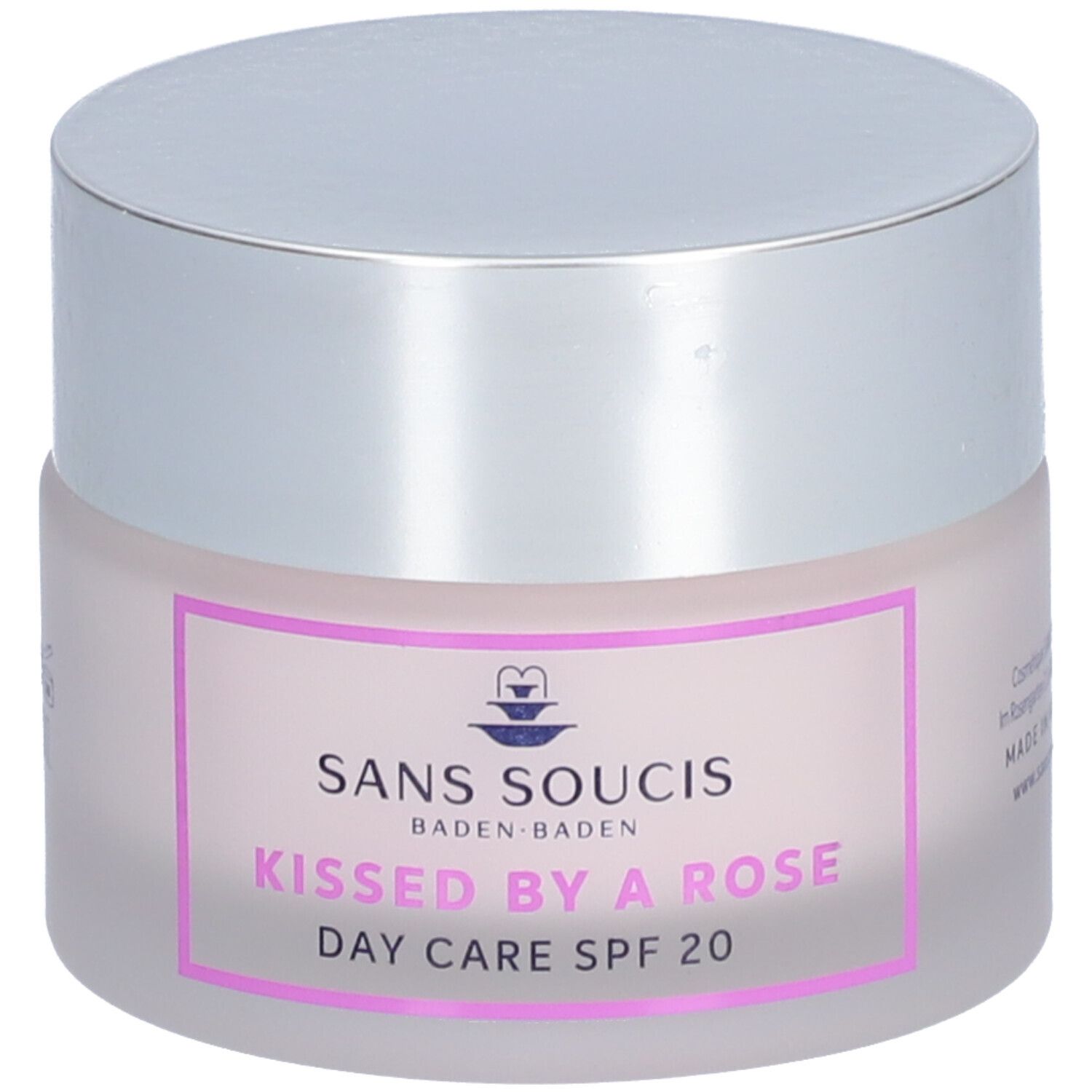 Creme-Tiegel mit silbernem Deckel. Aufschrift: SANS SOUCIS, Kissed by a Rose, Day Care SPF 20.