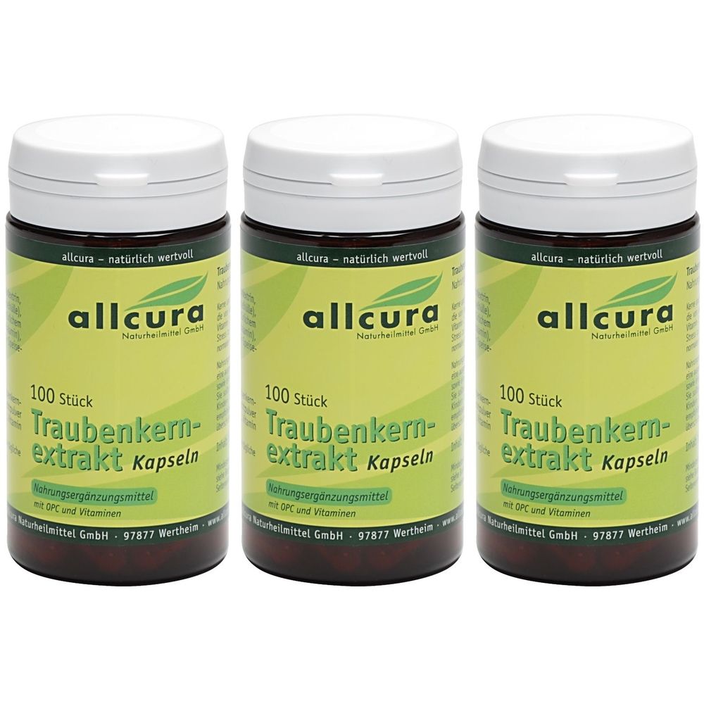 Drei Flaschen mit weißen Deckeln. Aufschrift: allcura Traubenkern Extrakt Kapseln, 100 Stück. Grün-gelbes Etikett.