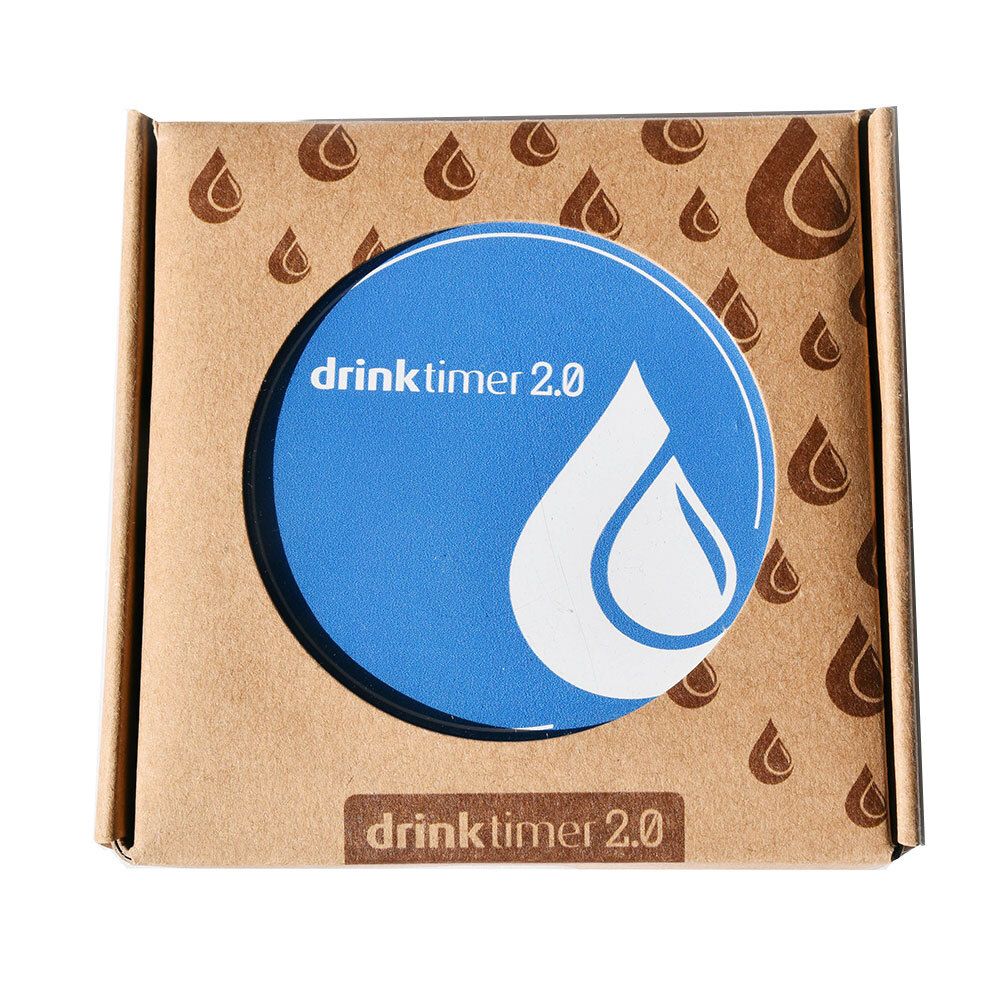 Drinktimer 2.0 in Verpackung. Blauer Kreis mit weißem Tropfen-Logo. Braune Kartonverpackung mit Tropfenmuster.