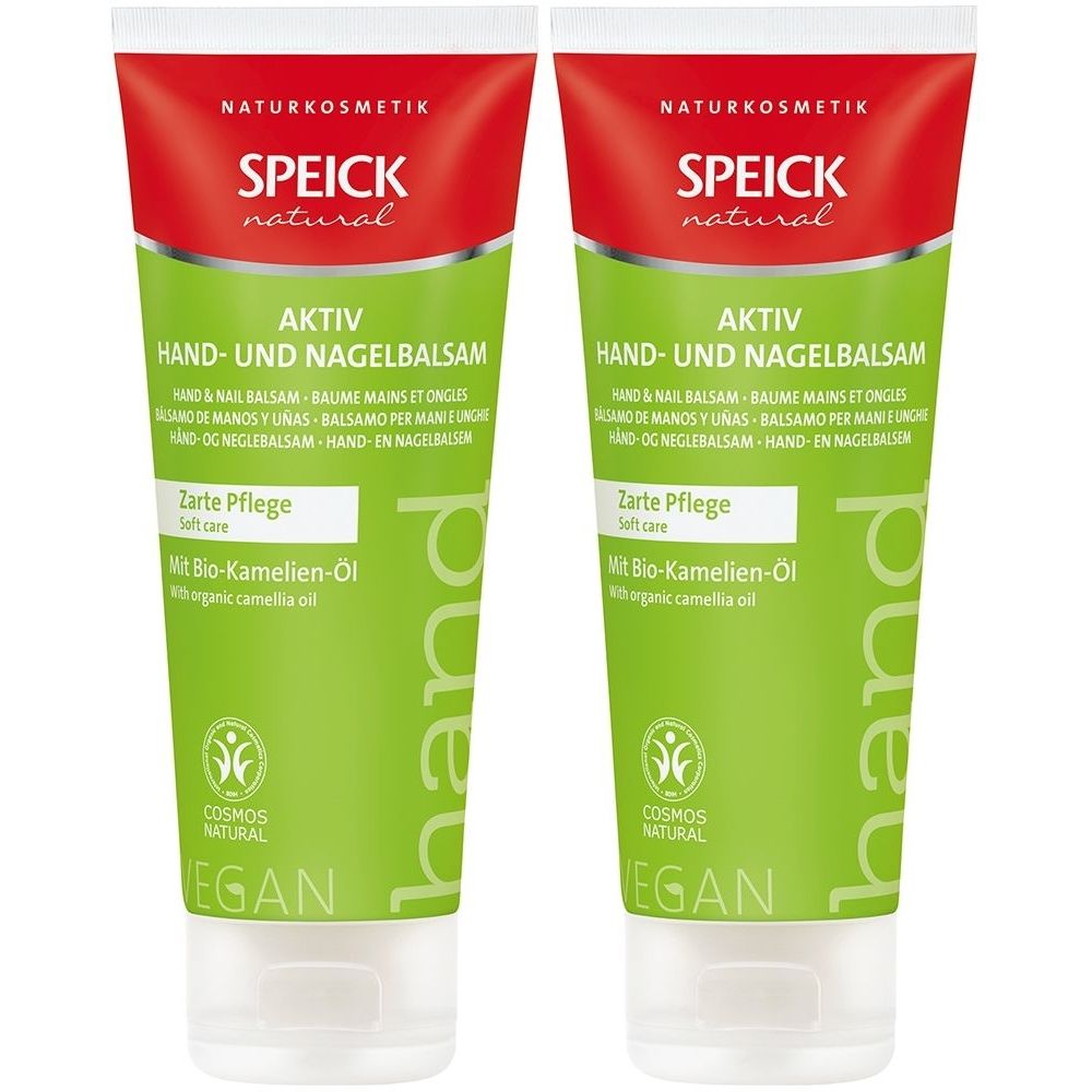 Deux tubes de baume pour les mains et les ongles. Emballage vert et blanc avec un bouchon rouge. Inscription : SPEICK natural, Aktiv, Zarte Pflege, Bio-Kamelien-Öl. Vegan.
