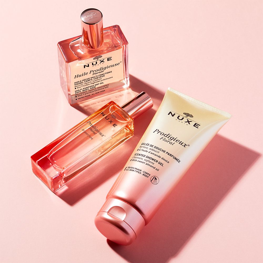 Trois produits : flacon, bouteille allongée et tube. Inscription : NUXE Prodigieux Floral.