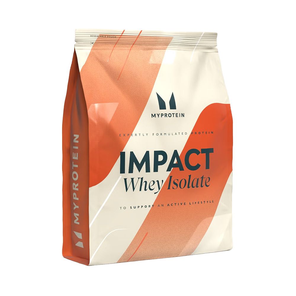 Beutel MyProtein Impact Whey Isolate. Orange-weißes Design mit Markenlogo und Produktbezeichnung. Reißverschluss oben.