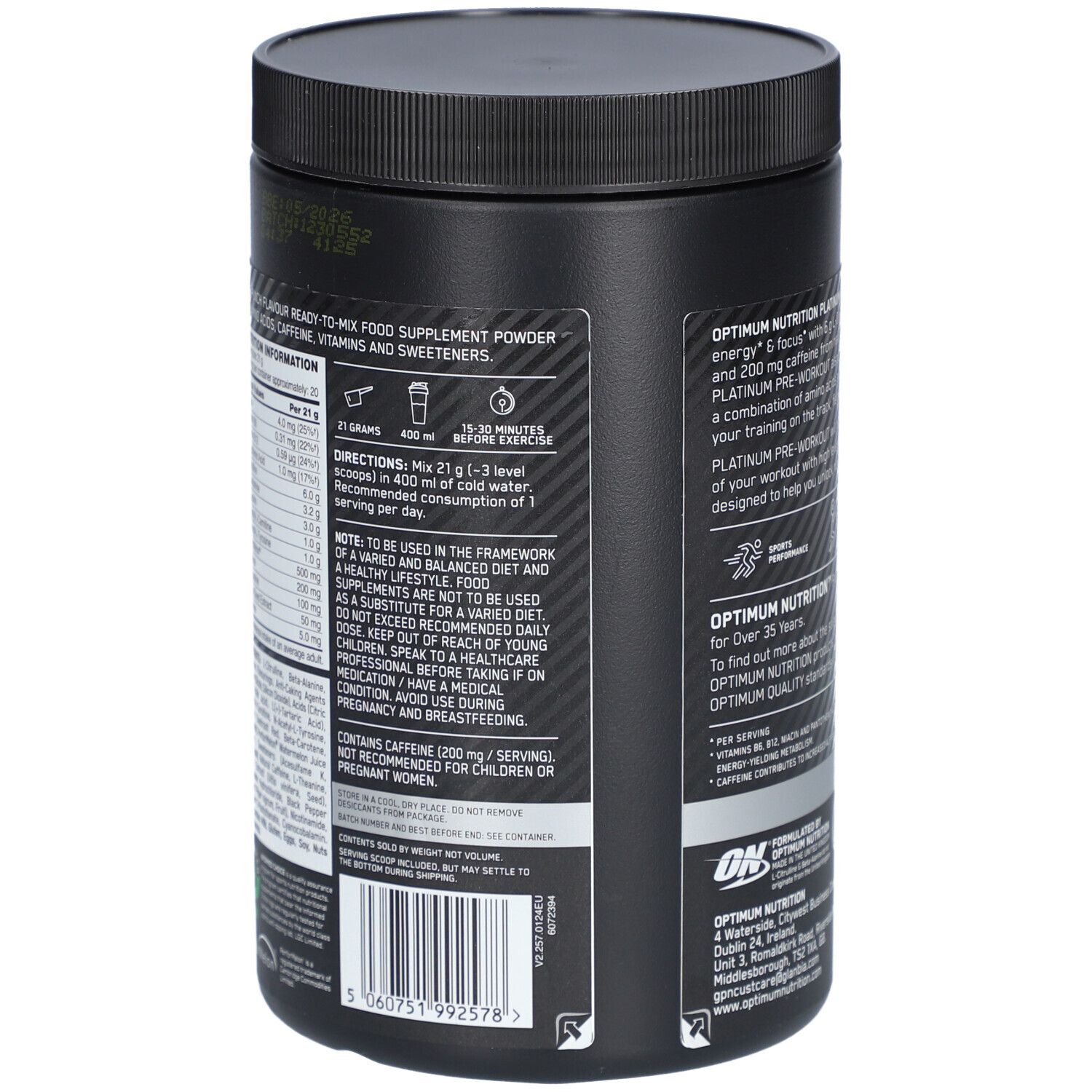 Dos d'une boîte noire. Texte : OPTIMUM NUTRITION PLATINUM PRE-WORKOUT. Contient des informations sur les ingrédients et l'utilisation.