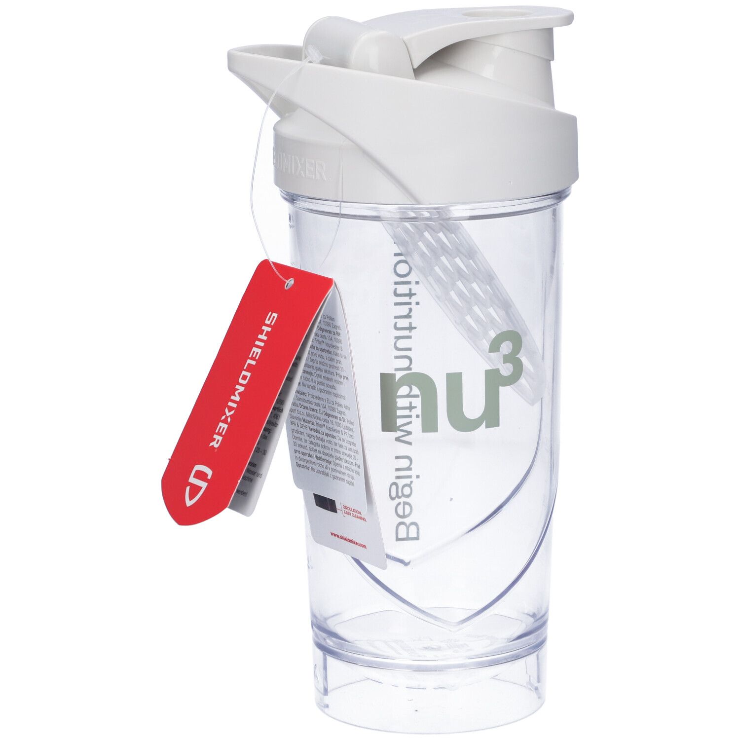 Weißer Shaker mit weißem Deckel. Transparenter Behälter. Rotes Etikett mit Text. Enthält einen Mixball.