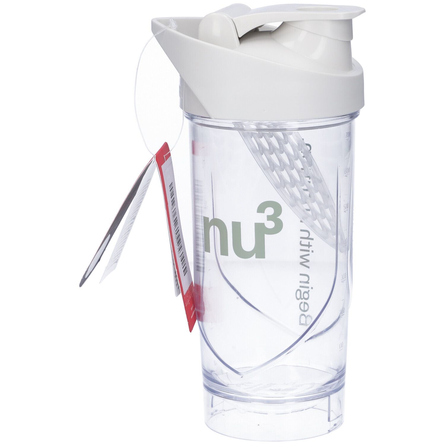 Weißer Shaker mit weißem Deckel und grünem Logo. Transparenter Behälter. Rotes Etikett mit Text. Ohne Mixball.
