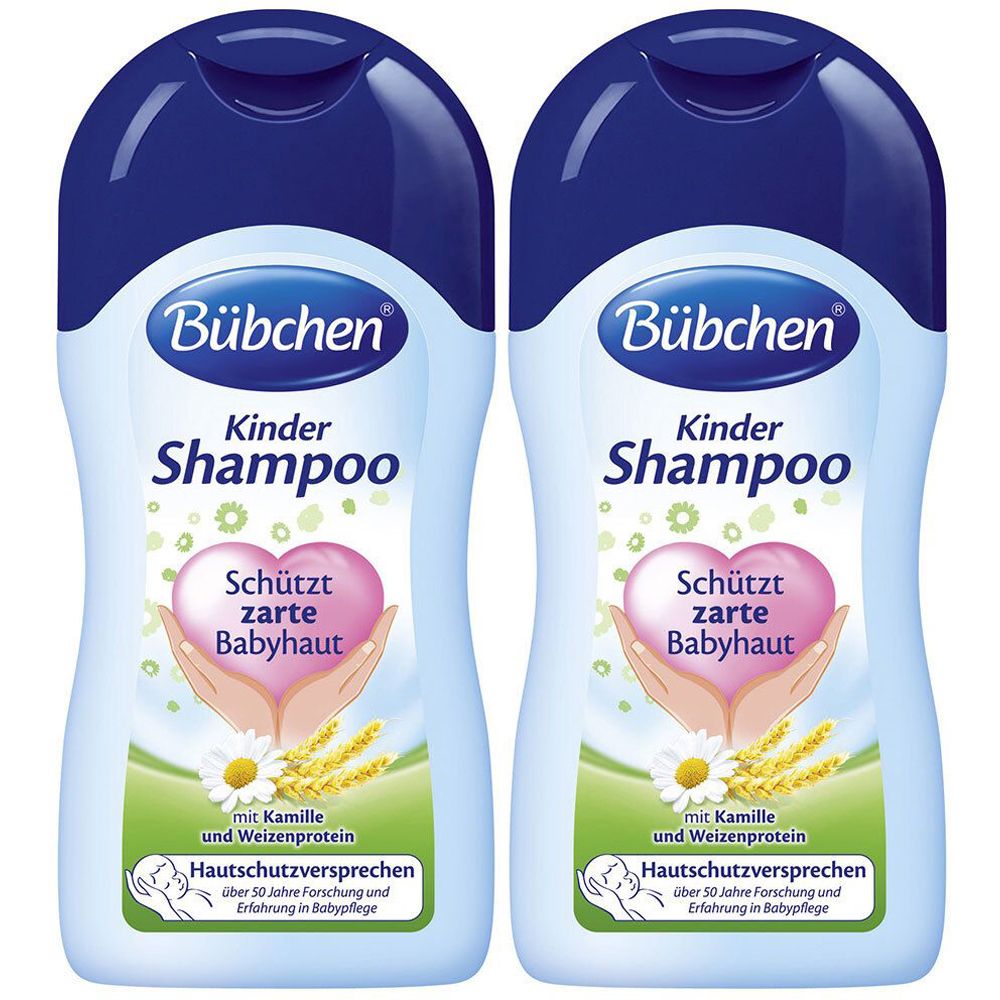 Zwei Baby-Shampoo-Flaschen. Hellblaue Flaschen mit dunkelblauem Deckel. Aufschrift: Bübchen Kinder Shampoo. Herz mit Händen, Text: Schützt zarte Babyhaut.