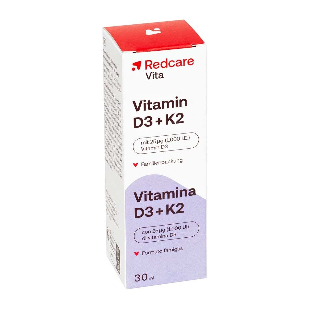 Verpackung von Redcare Vita Vitamin D3 + K2. Weißer Karton mit Produktnamen und Informationen in Deutsch und Italienisch.