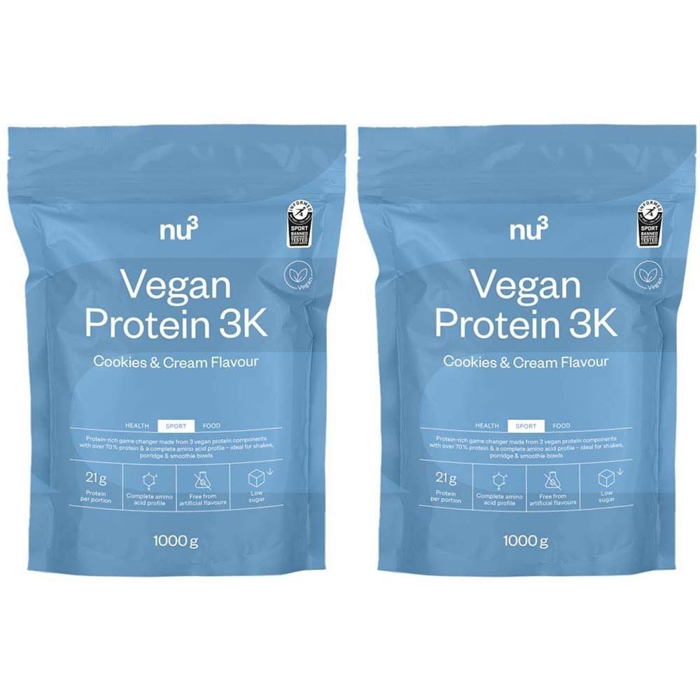 Zwei Beutel nu3 Veganes Protein 3K Kekse & Sahne. Hellblauer Beutel mit Produktnamen und Logo. 1000g Packung. Siegel.