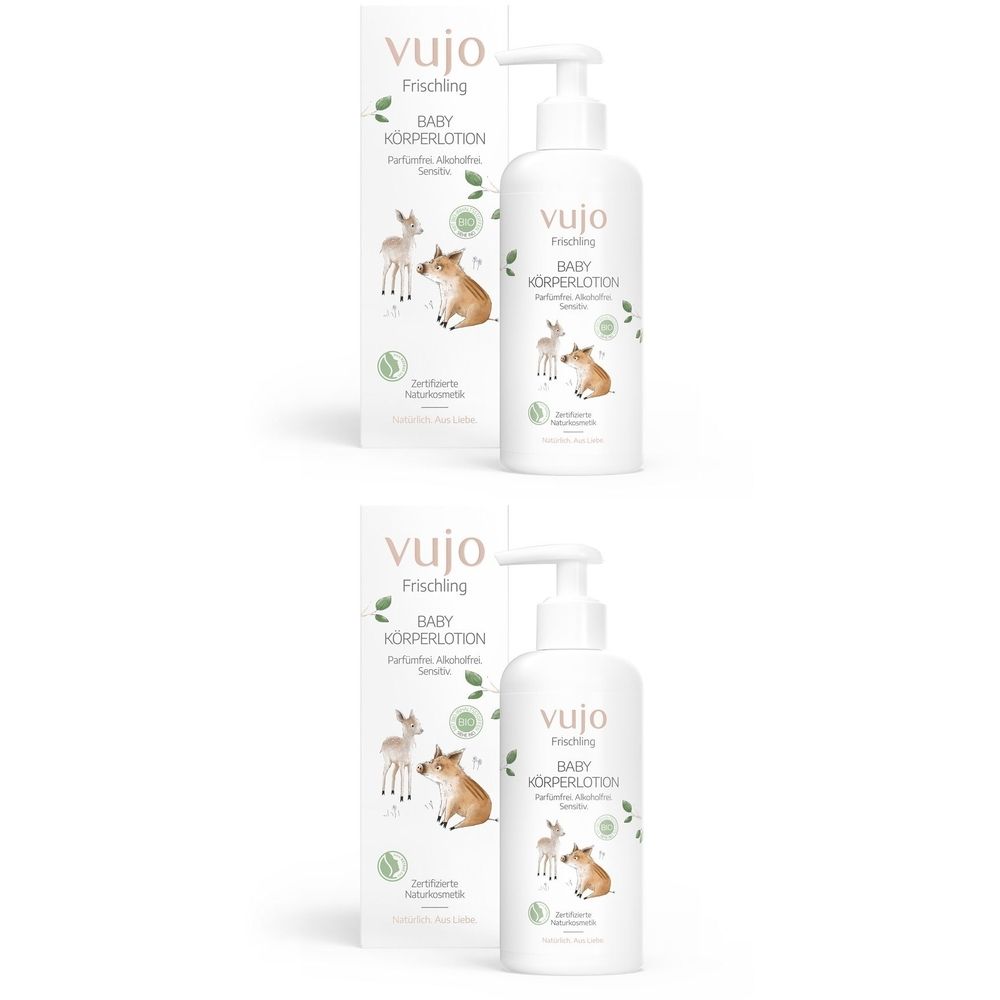 Weiße Flasche und Karton mit Aufdruck. Aufschrift: vujo, Baby Körperlotion. Abbildung: Reh und Fuchs. Mit Spender.