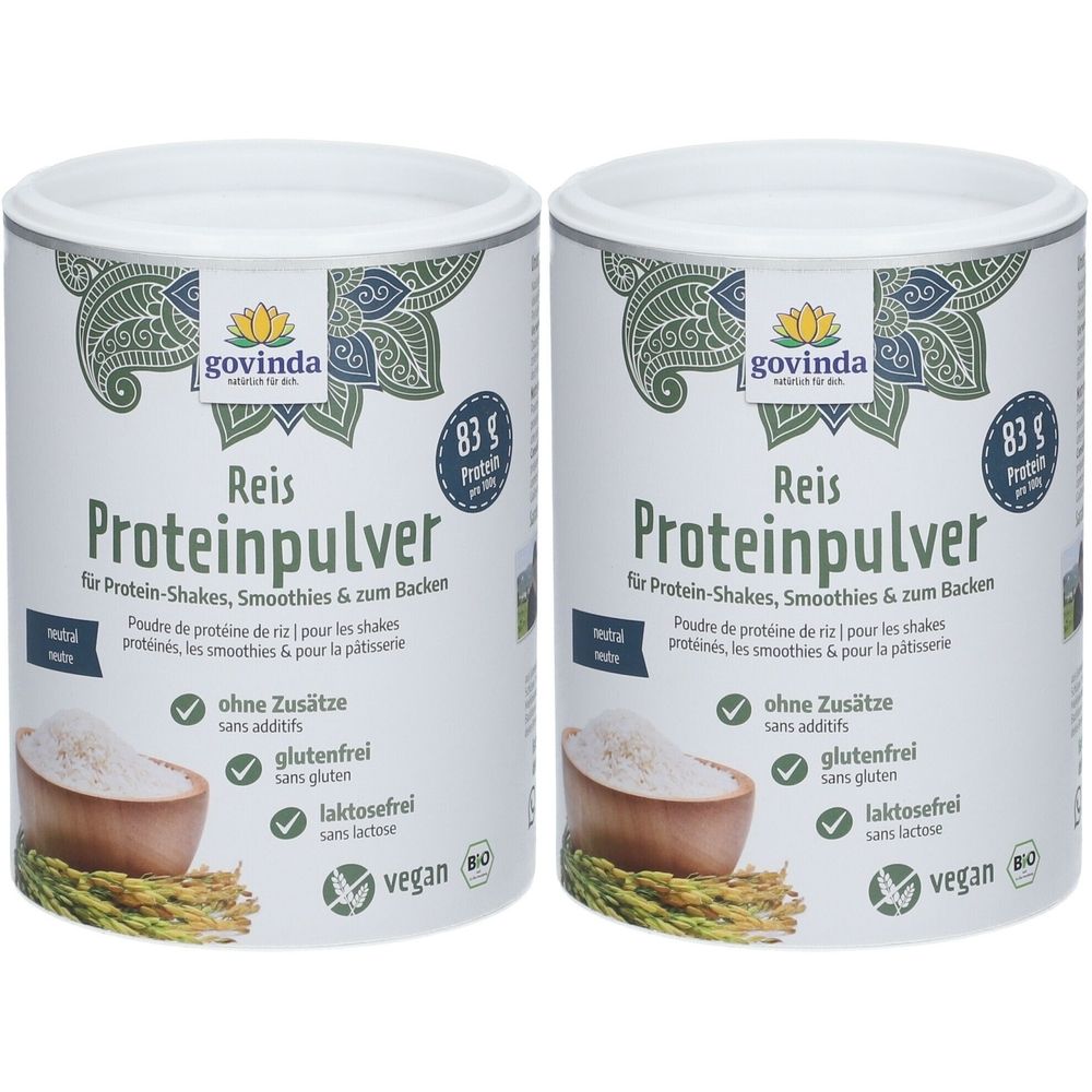 Deux boîtes de poudre de protéines de riz Govinda. Boîtes blanches avec texte bleu. Texte: Poudre de protéines de riz, sans additifs, sans gluten, sans lactose, vegan.