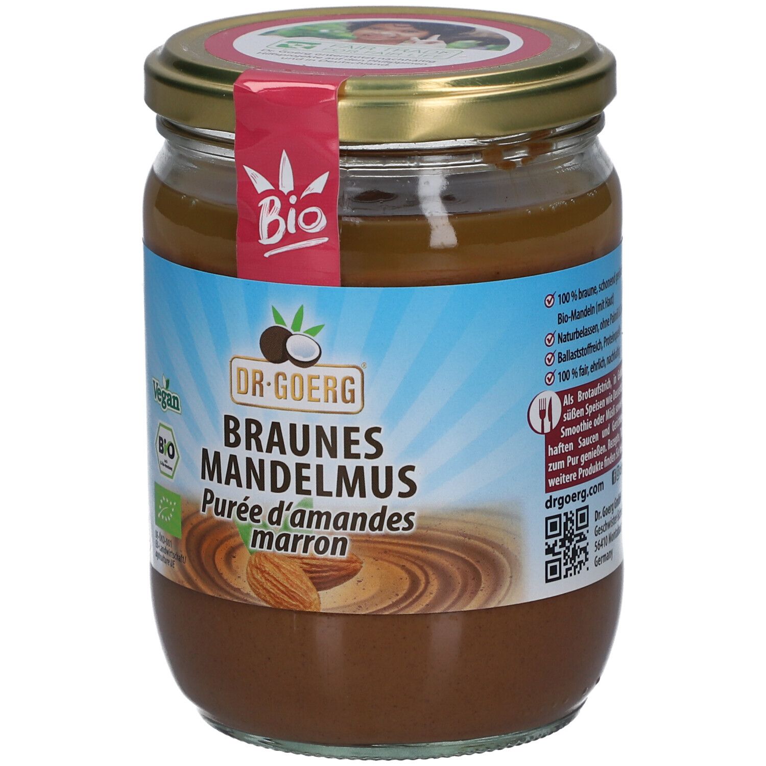 Glas mit braunem Mandelmus. Aufschrift: Dr. Goerg, Braunes Mandelmus, Bio, Vegan. Mandel-Abbildung.