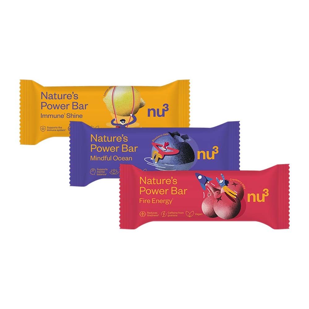Trois barres emballées, jaune, violet et rouge. Inscription : Nature's Power Bar, nu3. Illustrations de citron, baleine et fusée.