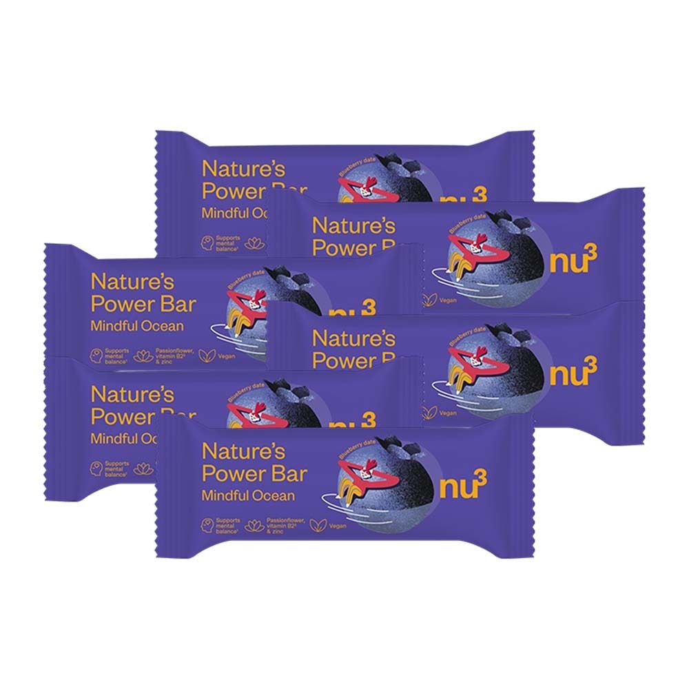 Sechs lila verpackte Riegel. Aufdruck: Nature's Power Bar, Mindful Ocean, nu3 Logo. Abbildung: Weltkugel mit Surfer.