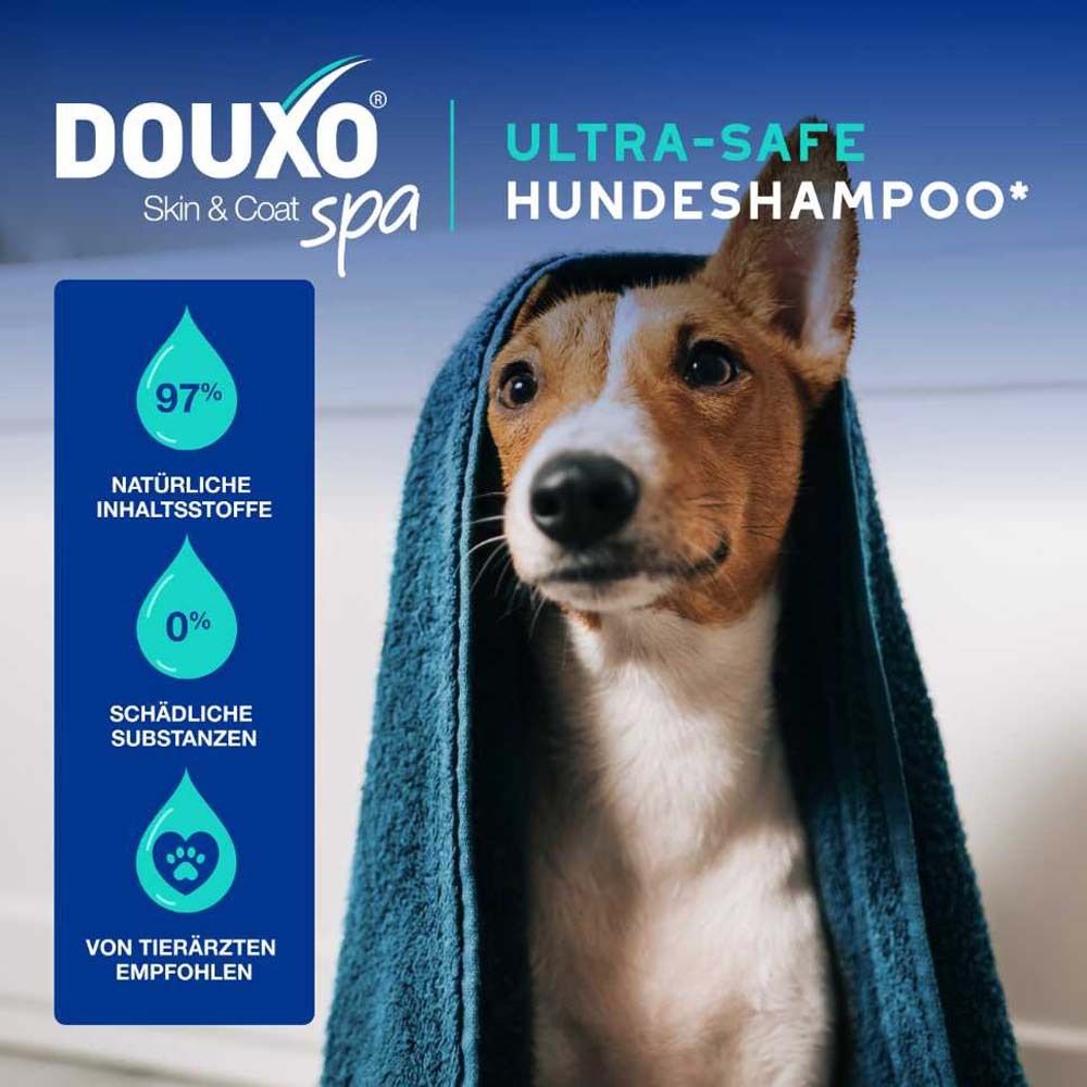 Hund mit Handtuch. Text: DOUXO® Ultra-safe Hundeshampoo, 97% natürliche Inhaltsstoffe, 0% schädliche Substanzen. Von Tierärzten empfohlen.