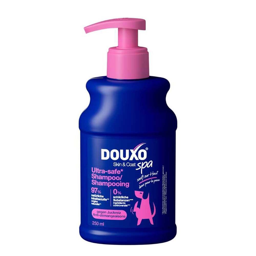 Flacon bleu avec pompe rose. Shampooing DOUXO® SPA pour chiens. Texte : Ultra-safe Shampooing, 97% ingrédients naturels, 0% substances nocives.