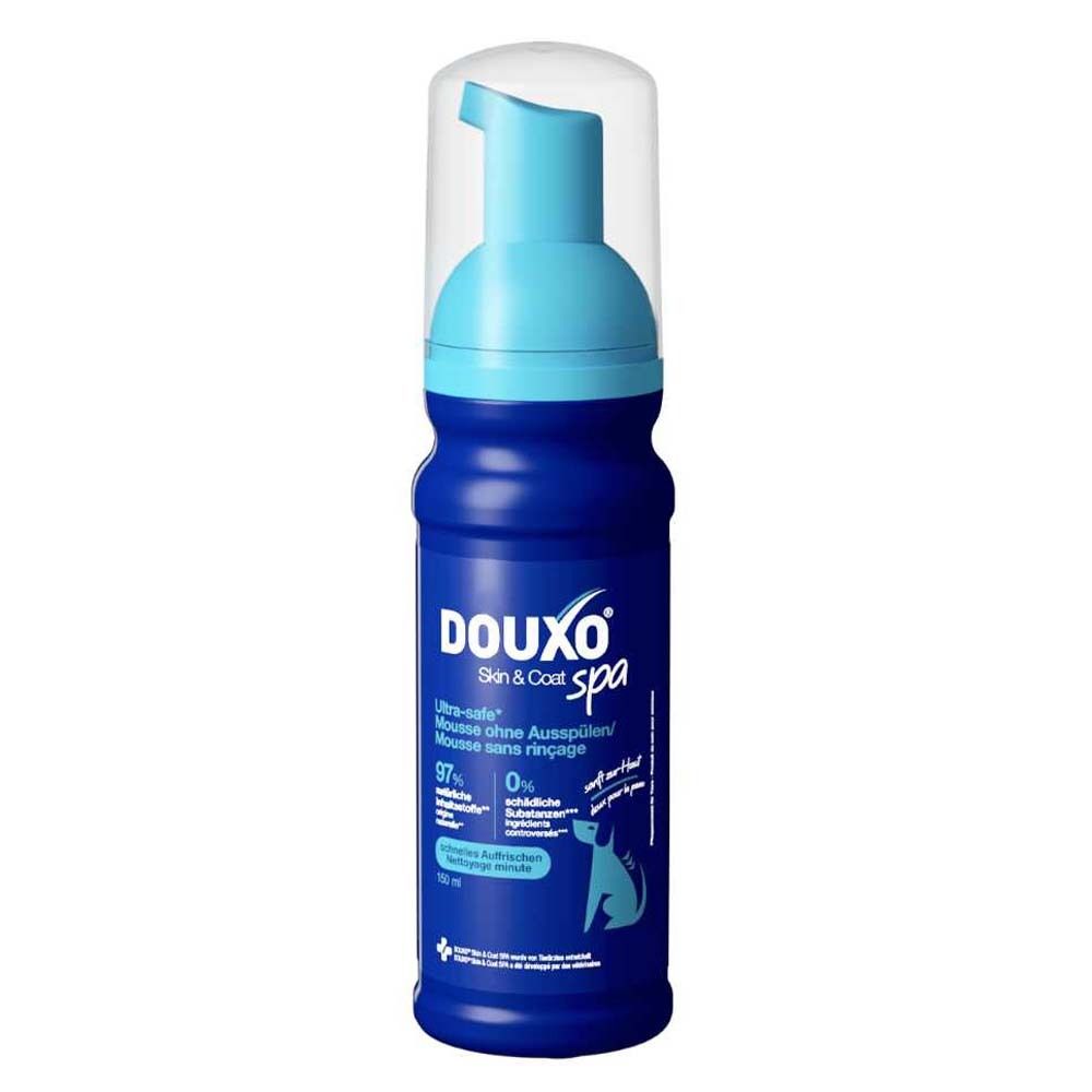 Blaue Flasche mit blauem Sprühkopf. Aufschrift DOUXO® Skin & Coat spa. Mousse ohne Ausspülen.