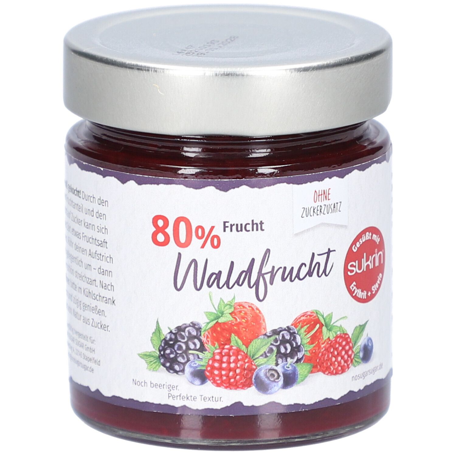 Glas mit Waldfrüchte-Aufstrich. Etikett mit 80% Frucht, ohne Zuckerzusatz, Sukrin. Abbildung von Beeren.