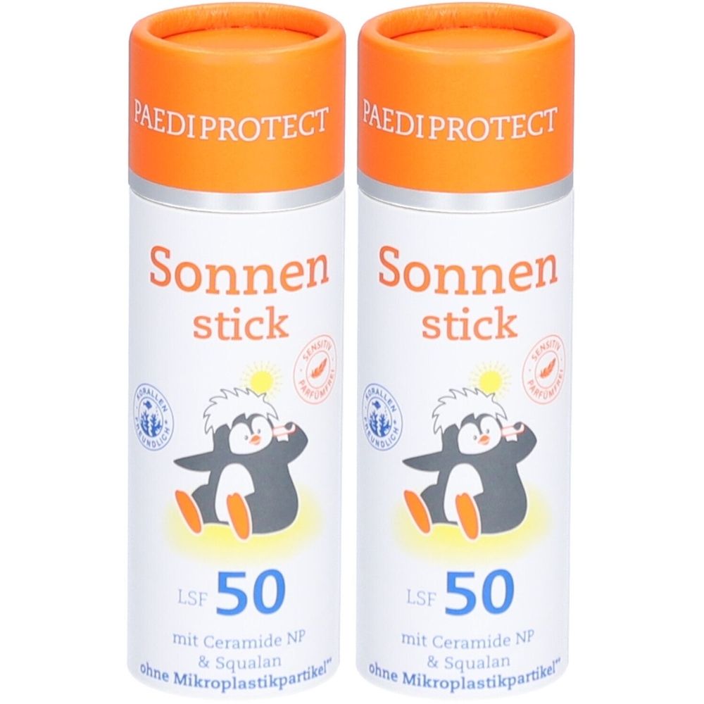 Zwei zylindrische Sonnensticks mit orangefarbenen Deckeln. Aufschrift: PAEDIPROTECT, Sonnenstick LSF 50. Mit Pinguin-Illustration.