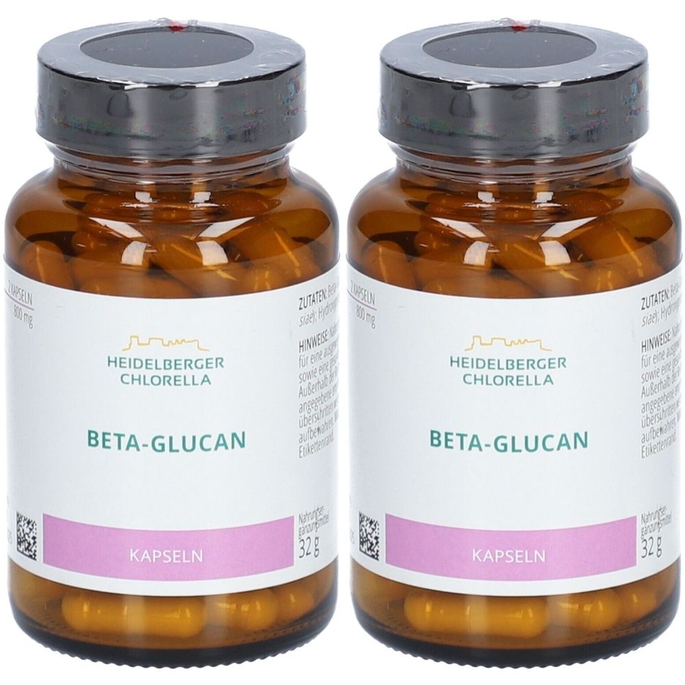 Zwei braune Glasflaschen mit Kapseln. Aufschrift: Heidelberger Chlorella Beta-Glucan Kapseln. Schwarzer Deckel, rosa Etikett.