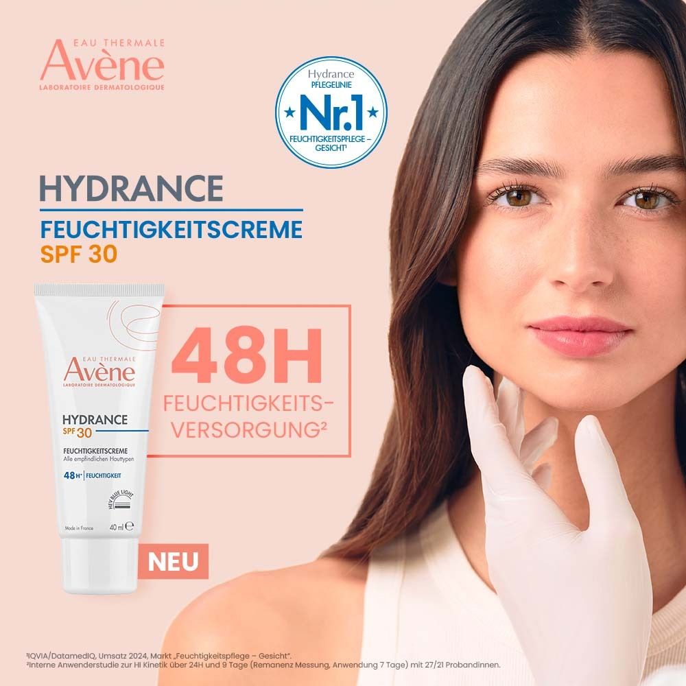 Femme avec gant blanc tenant Avène Hydrance crème hydratante SPF 30. Texte : Hydrance crème hydratante SPF 30. Hydratation 48H. N°1.