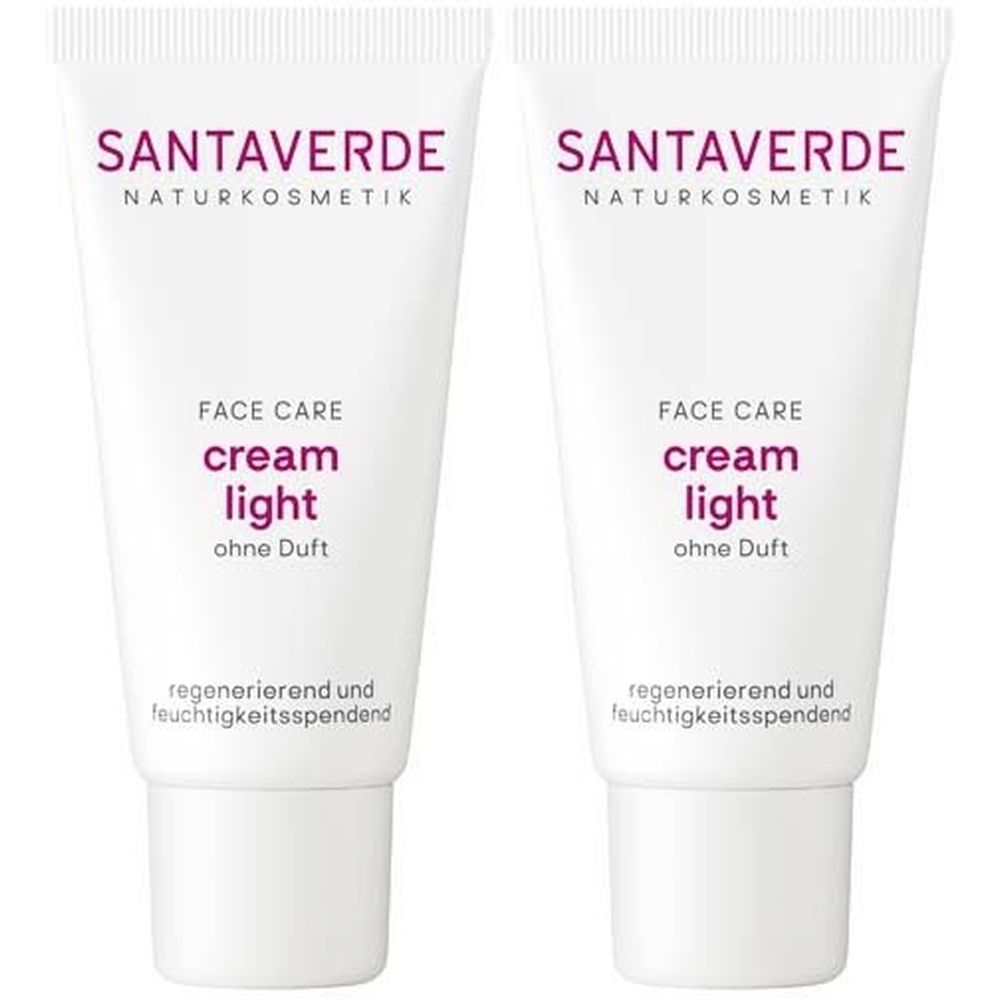 Deux tubes blancs avec texte violet. Inscription: SANTAVERDE, cream light sans parfum. Texte: régénérant et hydratant.