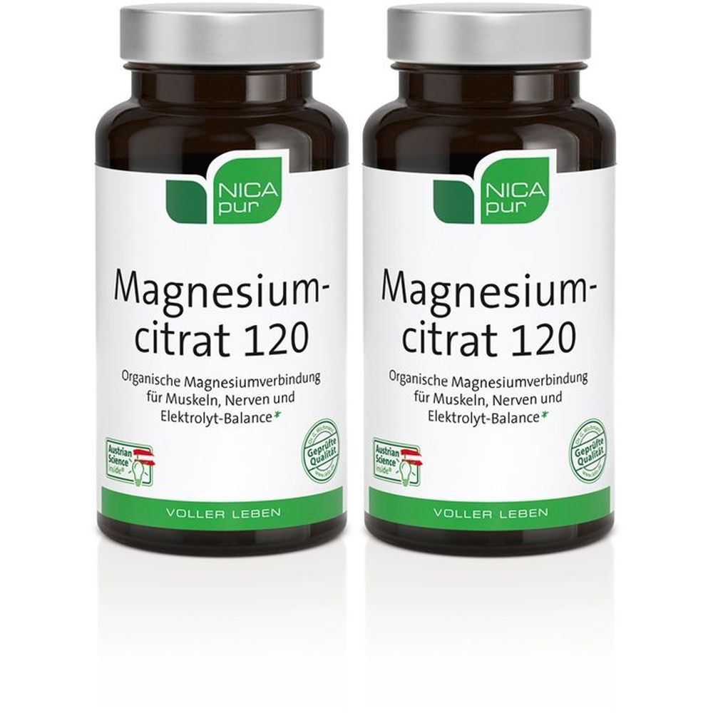 Zwei braune Flaschen mit silbernen Deckeln. Auf den Etiketten steht "NICA pur Magnesiumcitrat 120".