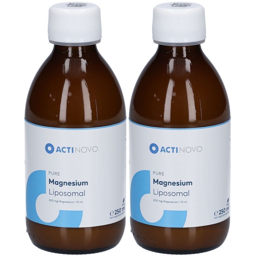 Zwei braune Flaschen mit weißen Deckeln. Etiketten mit ACTINOVO-Logo und Text: Pure Magnesium Liposomal. 250 ml.