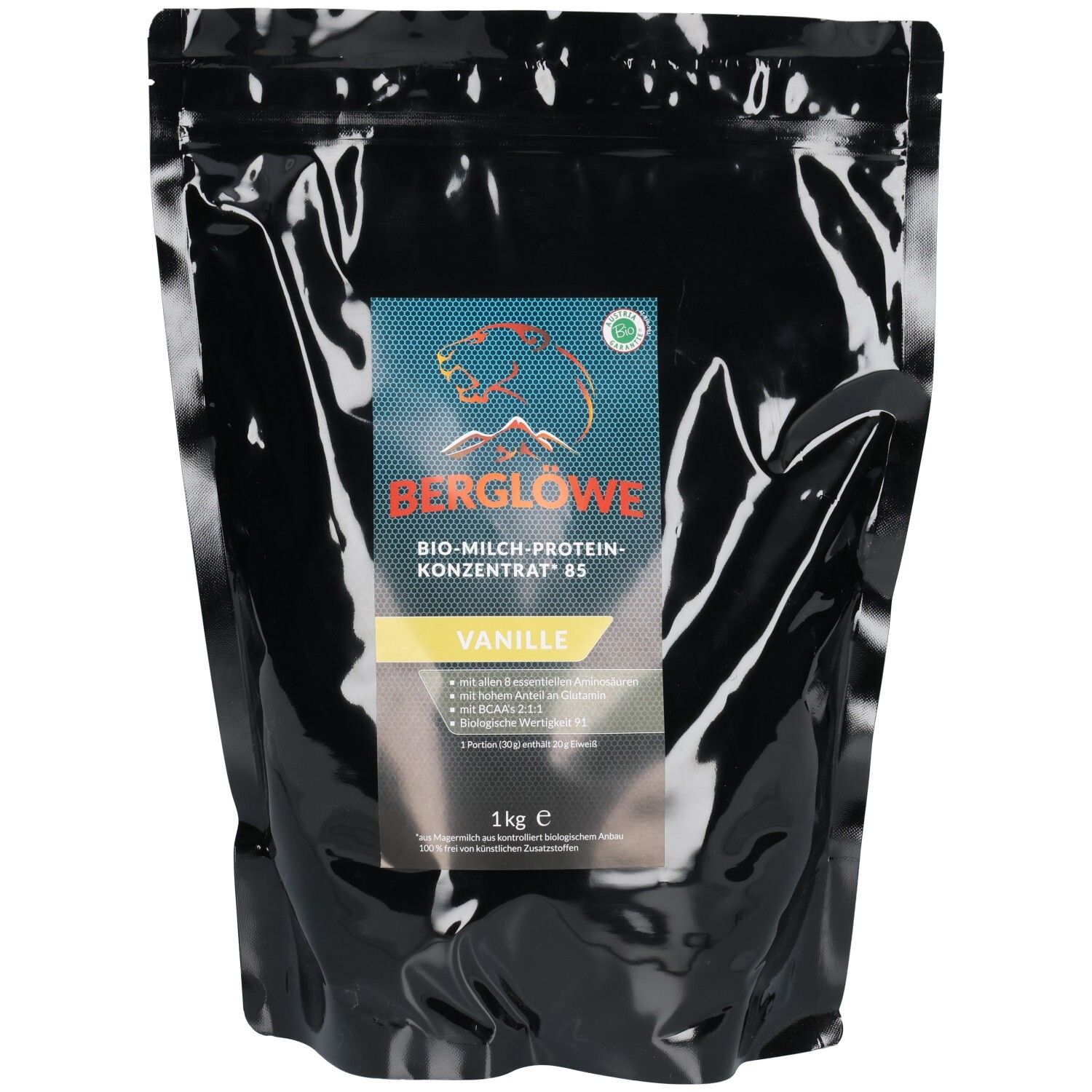 Sachet noir de concentré de protéines de lait BIO 85 Vanille. Autocollant avec informations produit et logo BERGLÖWE.