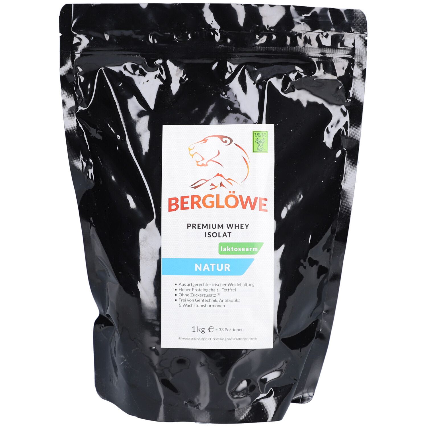 Schwarzer Beutel mit weißem Etikett. Aufschrift: BERGLÖWE, Premium Whey Isolat, laktosearm, Natur. Bio-Siegel. 1 kg.