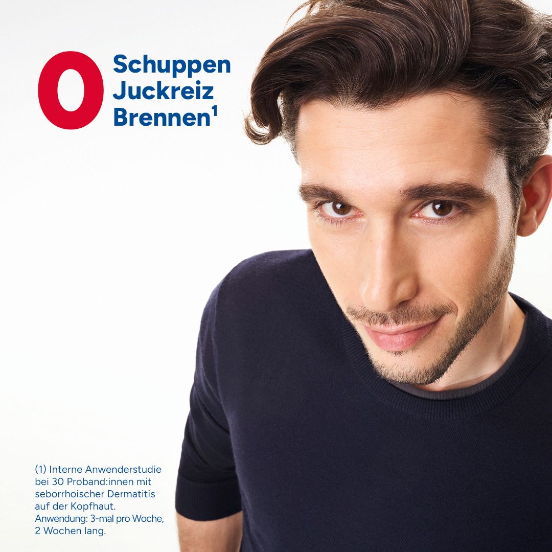 Ein Mann mit dunklen Haaren. Text: Schuppen, Juckreiz, Brennen.