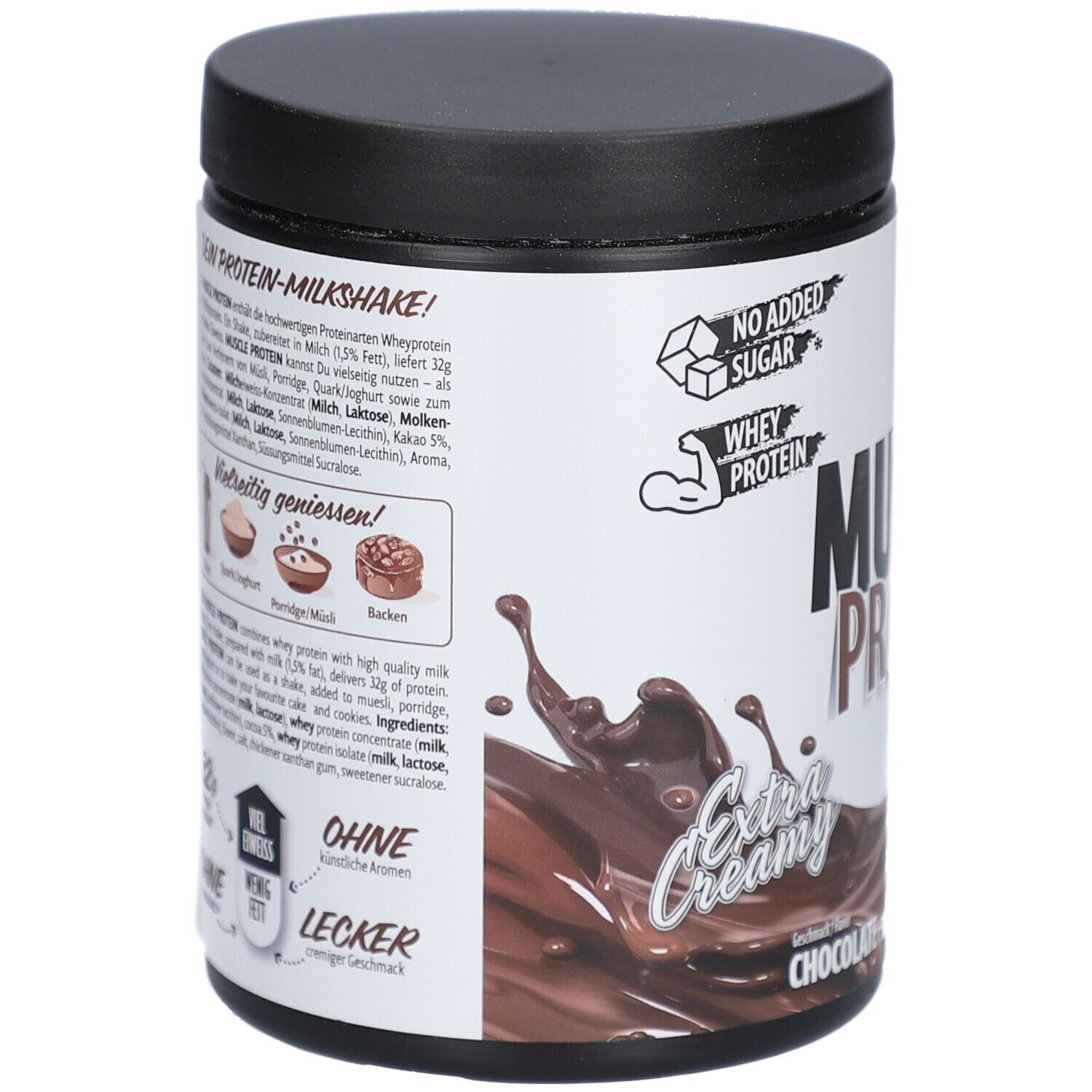 Pot avec couvercle noir. Inscription: MUSCLE PROTEIN, Chocolate. Contient des protéines de lactosérum. Illustration de sauce au chocolat. Texte en allemand.