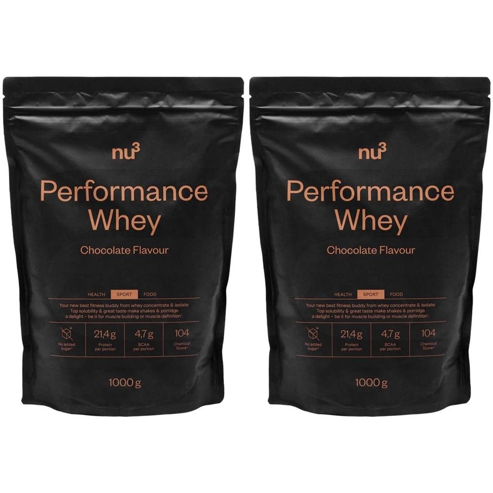Zwei schwarze Beutel mit der Aufschrift "nu3 Performance Whey Chocolate Flavour". Aufschrift: 1000g.
