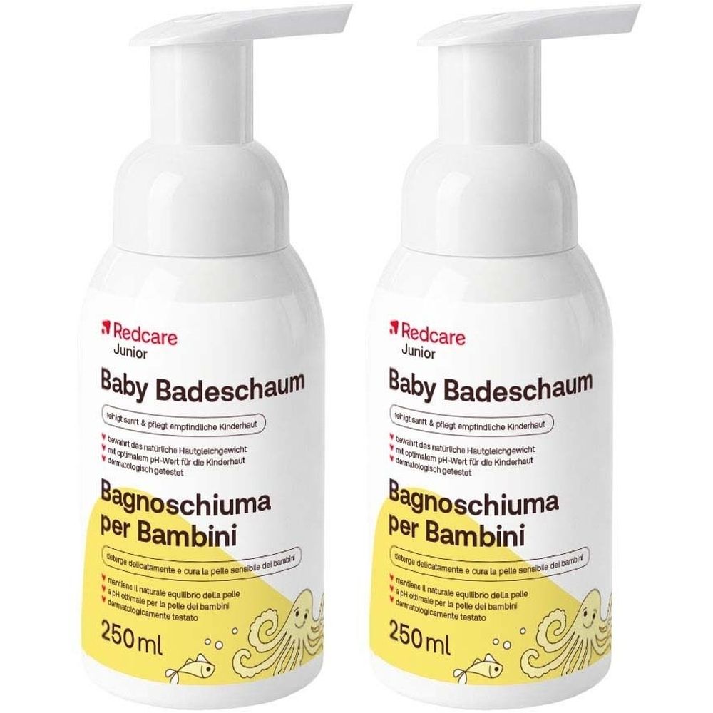 Deux flacons blancs avec pompe. Inscription : Redcare Junior Baby Badeschaum. Impression : 250ml.