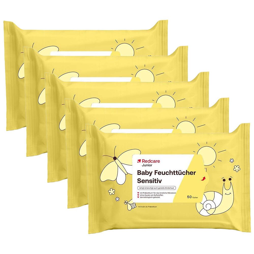 Cinq paquets jaunes de lingettes. Inscription: Redcare Junior Baby Feuchttücher Sensitiv. Illustrations de soleil, papillon et escargot.