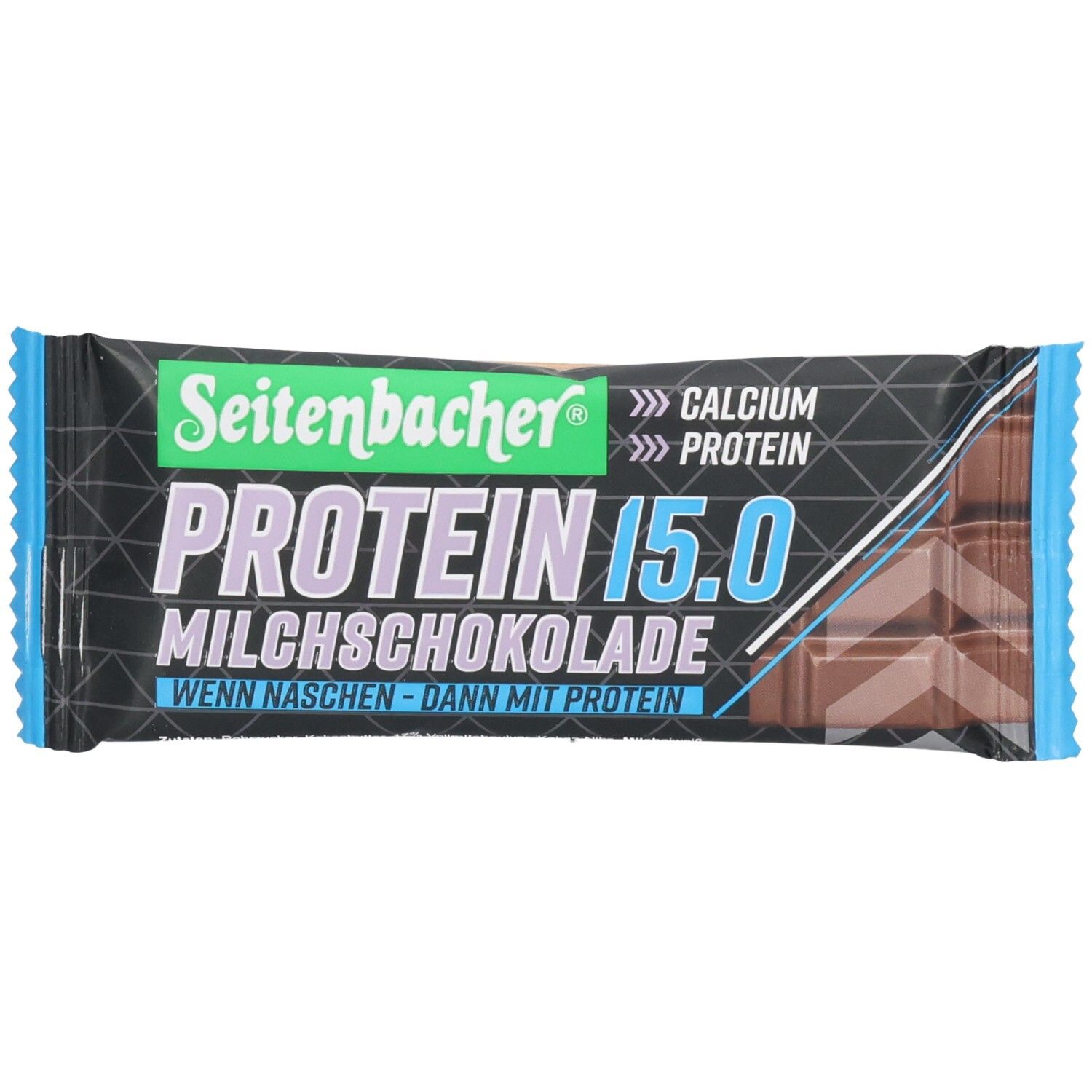 Proteinriegel in Verpackung. Aufschrift: Seitenbacher, Protein 15.0, Milchschokolade. Blaue und grüne Elemente.
