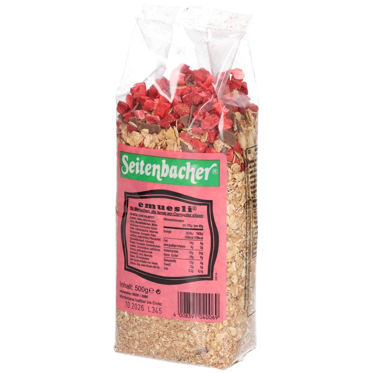 Transparente Verpackung mit Müsli. Sichtbar sind Haferflocken, Erdbeerstücke und Schokostückchen. Auf der Verpackung steht "Seitenbacher".