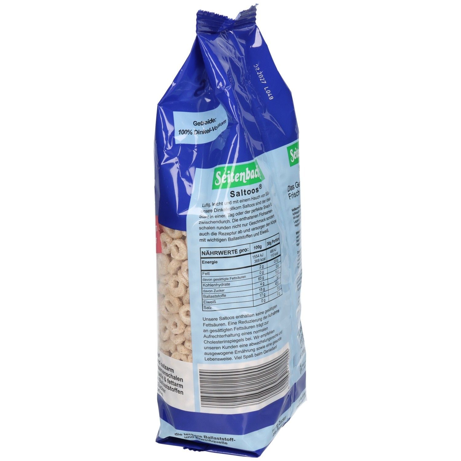 Rückseite eines blauen Beutels Saltoos zuckerarm. Text, Nährwertangaben und Barcode. Seitenbacher Logo.