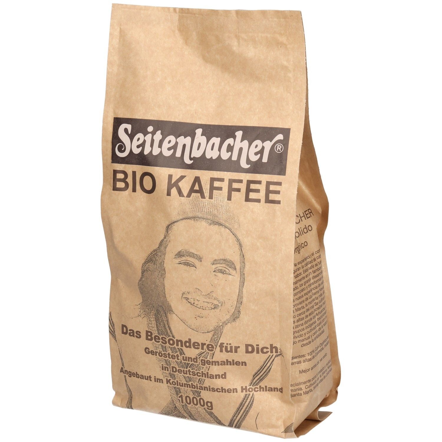 Beige Papierbeutel mit Seitenbacher Bio Kaffee. Aufdruck: Bio Kaffee, Portrait, Text. 1000g.