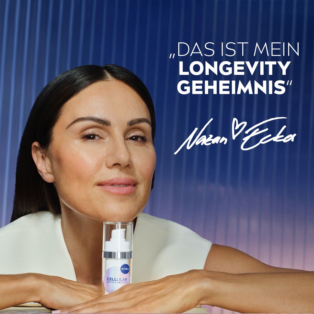 Frau mit NIVEA Cellular Epigenetics Serum. "Das ist mein Longevity Geheimnis".